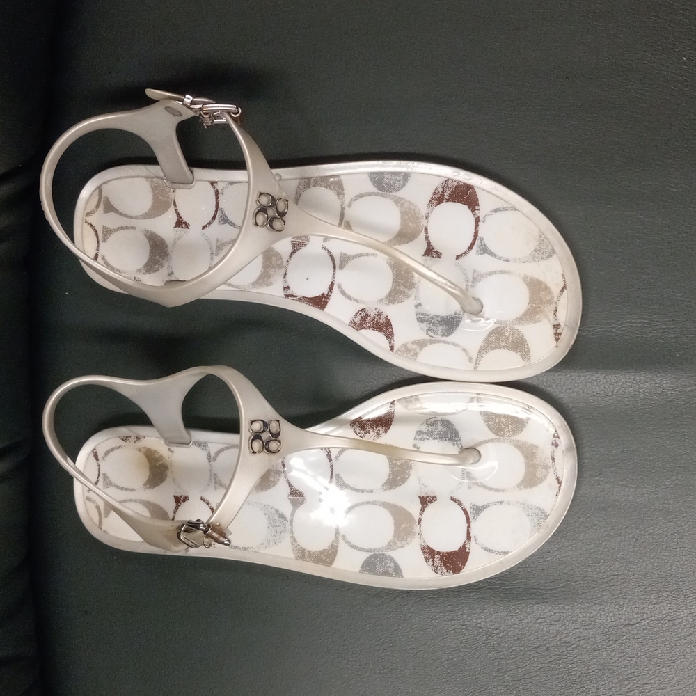 Size 8 Coach thong sandals